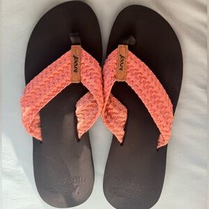 Reef coral flip flops size 9